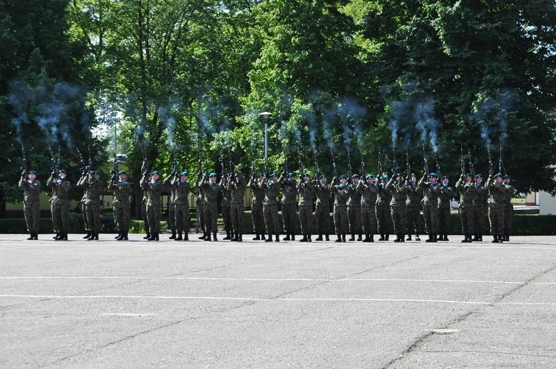 Żołnierze "dwunastki" ćwicza przed defiladą 