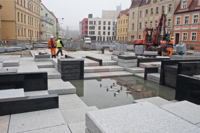 Wrocław: Psie Pole pięknieje. Fontanna stoi, po rondzie jedziemy niemal bez utrudnień (ZDJĘCIA)