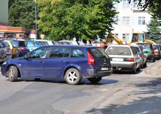 W piątek wyłączone z ruchu było skrzyżowanie ulic 1-ego Maja oraz Moniuszki w Tarnobrzegu. Po godzinie 8 wielu kierowców zaskoczonych prowadzonymi pracami, musiało szukać innej drogi dojazdu na osiedle Przywiśle.