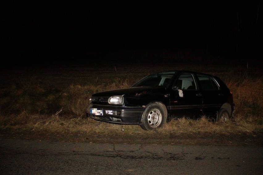 VW golf potrącił pijanego rowerzystę.