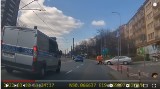 Kraków. Samochód potrąca rowerzystę. Radiowóz przejeżdża i się nie zatrzymuje WIDEO