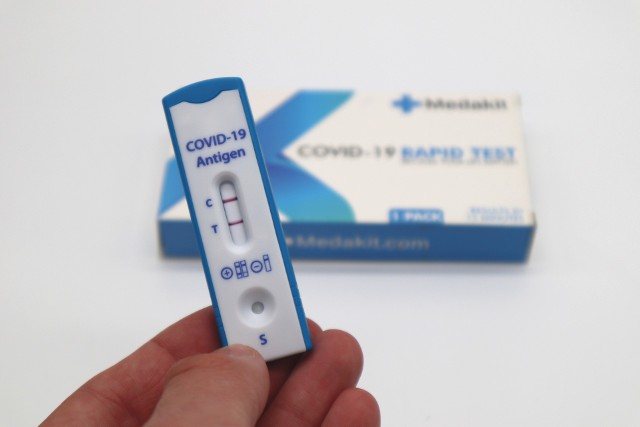 Według danych z Ministerstwa Zdrowia na dzień 25.01.2022 liczba zakażeń koronawirusem wzrosła w ciągu ostatniego tygodnia o ponad 400 przypadków.
