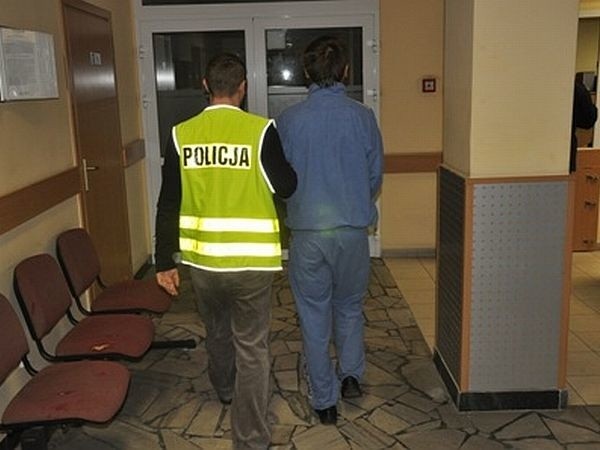 Policjanci z Międzychodu zatrzymali mieszkańca gminy Skwierzyny, który splądrował jeden z miejscowych barów.