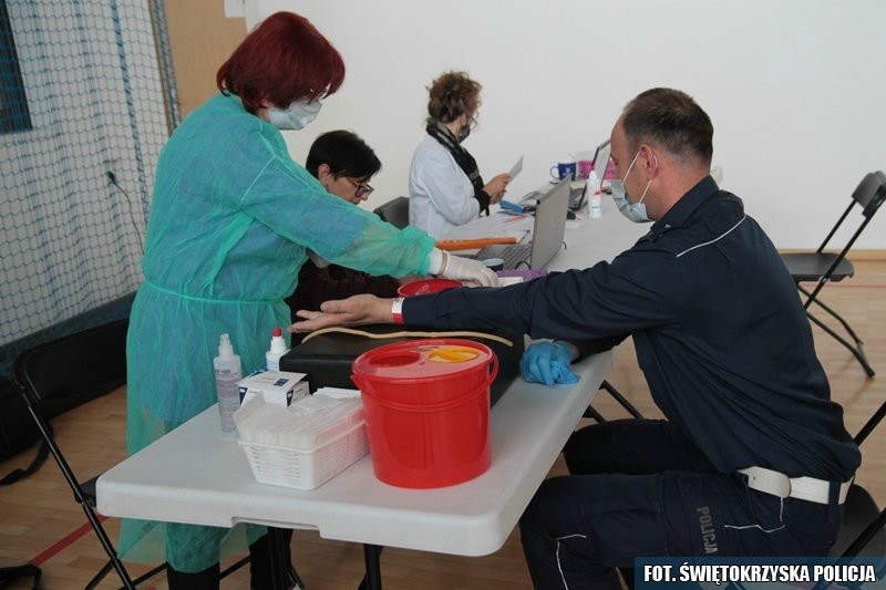 Akcja oddawania krwi we Włoszczowie. Zebrano 20 litrów. Powiatowe Centrum Kulturalno-Rekreacyjne zaprasza na kolejne (ZDJĘCIA, WIDEO)