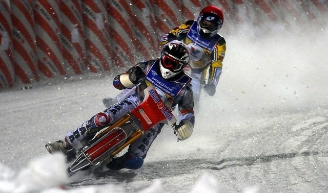Start do wyścigu rundy kwalifikacyjnej do Indywidualnych Mistrzostw Świata w ice racingu - Sanok 2010. Ale były emocje
