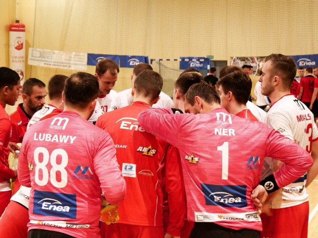 Zawodnicy Enei Orląt Zwoleń ulegli na własnym parkiecie zespołowi SCKS Jurand Ciechanów w meczu na szczycie I ligi piłki ręcznej mężczyzn.
