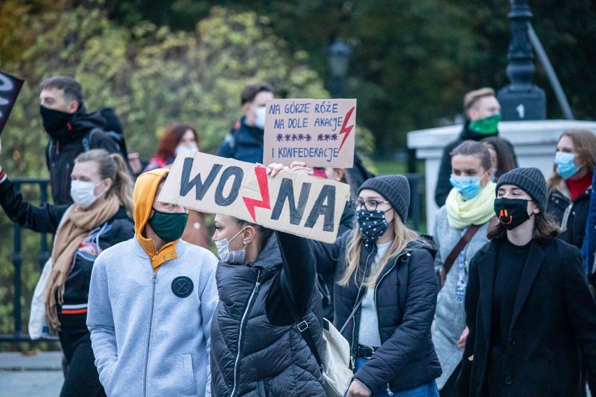 Protesty przeciwko zaostrzeniu prawa aborcyjnego twają w...