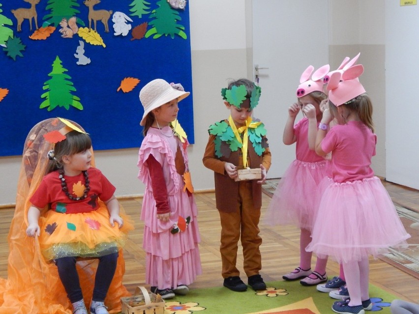 W Przysusze w przedszkolu odbył się spektakl teatralny z udziałem dzieci