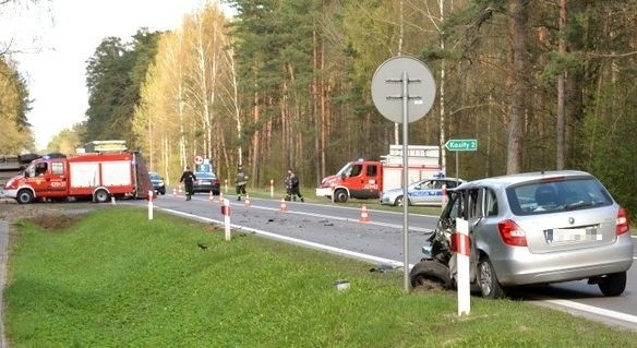 Tama: Wypadek na DK 61. Zderzenie tira ze skodą. Dwie osoby ranne (zdjęcia)