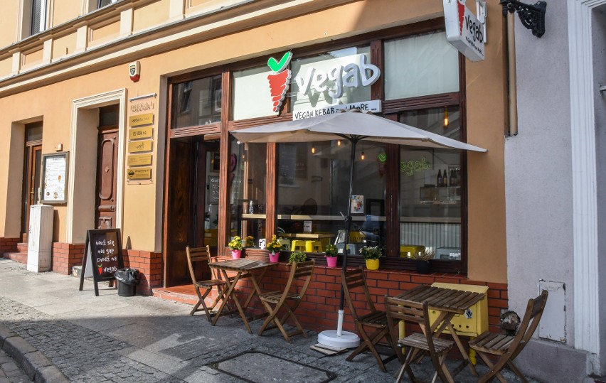 Drugim wegańskim miejscem w Bydgoszczy jest Vegab przy ulicy...
