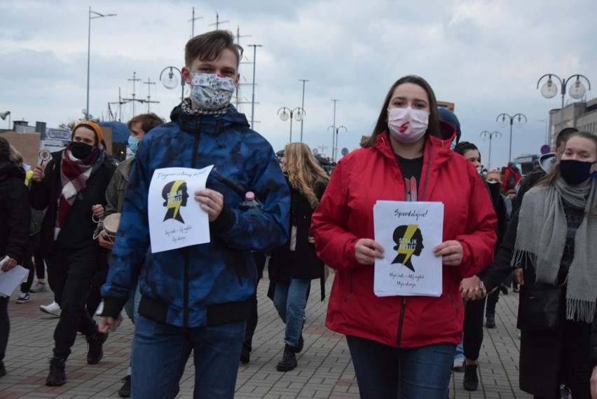 Kolejny dzień protestów w Gdyni 24.10.2020. W sobotę tysiące osób protestowało przeciwko orzeczeniu Trybunału Konstytucyjnego