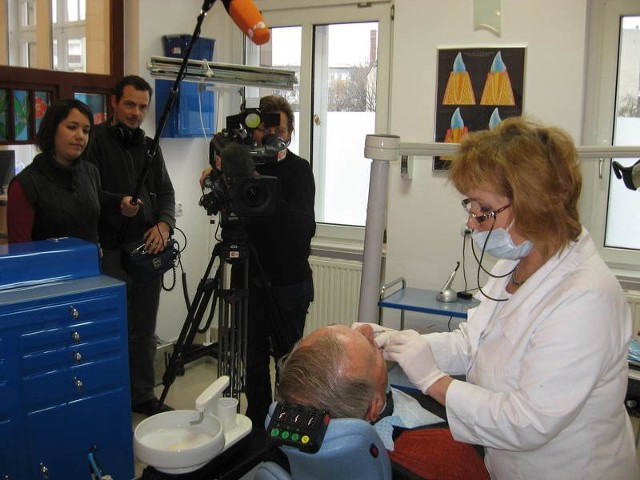 Gaa Phoebe, Sebastian Fischer (mikrofon) i Petra Rickert(kamera) podczas pracy nad filmem o Małgorzacie Sitek ( na pierwszym planie).