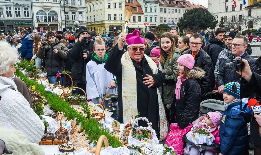 Jak co roku w Wielką Sobotę na Starym Rynku w Bydgoszczy...