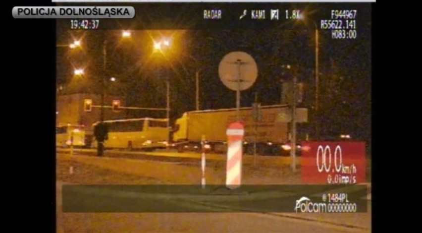 "Szybcy i wściekli" nagrani policyjną kamerą. Piraci drogowi gnają z prędkośćią 171 km/h (FILM)
