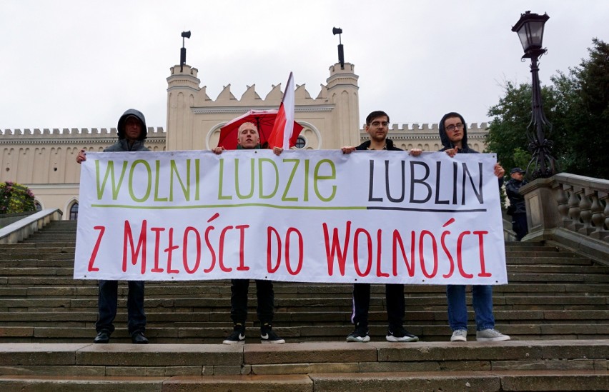 „Lubelski spacer wolnych ludzi” przeszedł ulicami miasta. Zobacz zdjęcia