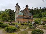 Świątynia Wang w Karpaczu. Zabytkowy drewniany kościół trafił do Polski z Norwegii. To jedna z najciekawszych atrakcji Karkonoszy