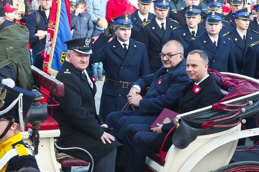 Radosna Parada Niepodległości przeszła przez Wrocław [ZDJĘCIA]