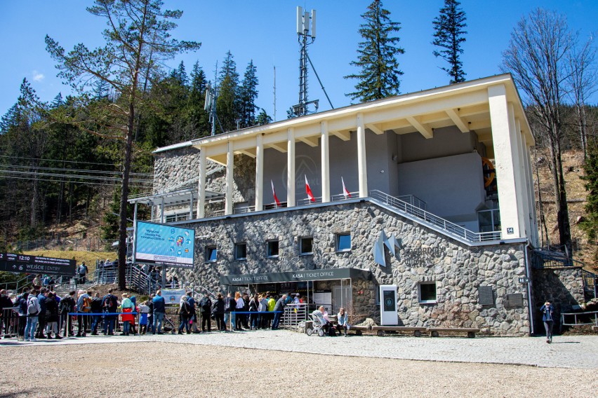 Najazd na Tatry. Tłumy na Kasprowym Wierchu, w Morskim Oku, w Dolinie Chochołowskiej 