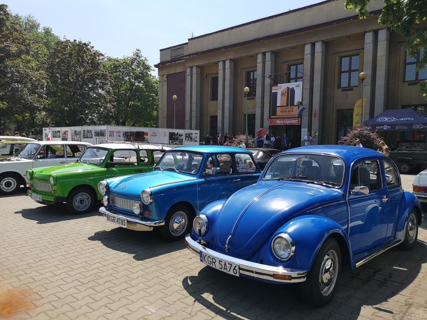 Kraków. Pokaz starych aut przed Muzeum Nowej Huty [ZDJĘCIA]