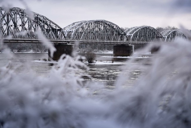 Synoptycy na razie w przewidywaniu pogody na Boże Narodzenie są ostrożni. Jednak pierwsze, bardzo wstępne prognozy mówią, że w połowie grudnia możliwa jest odwilż, która z nami zostanie nawet do końca roku.