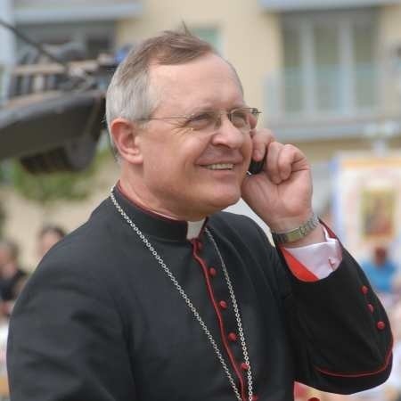 Biskup Edward Dajczak tuż przed uroczystościami 10-lecia wizyty Papieża Jana Pawła II w Gorzowie 2 czerwca br.