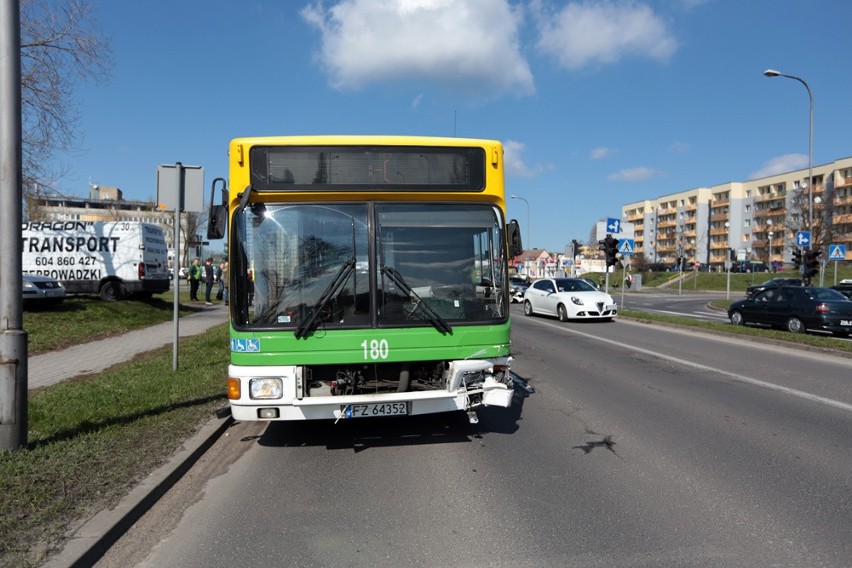 Do zderzenia autobusu MZK i samochodu marki Kia doszło na...