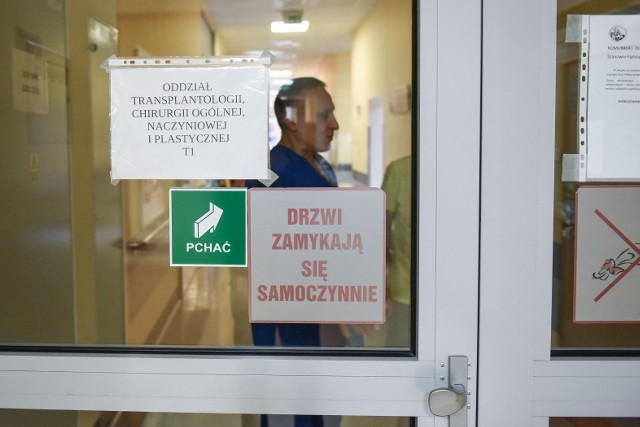Oddział chirurgii ogólnej i transplantacyjnej działa już w budynku szpitala przy ulicy Przybyszewskiego, gdzie został przeniesiony z ulicy Grunwaldzkiej
