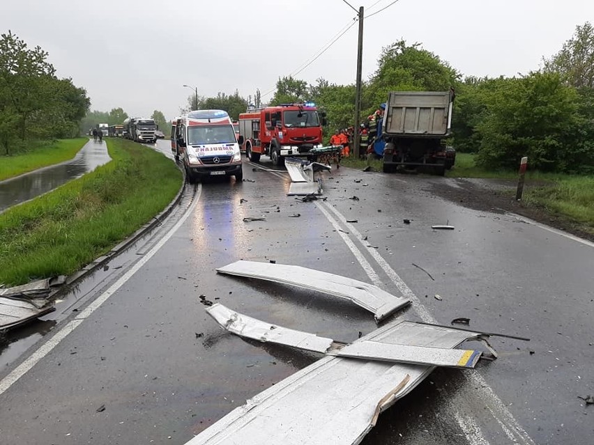 Wypadek w Policach. Zderzenie dwóch samochodów ciężarowych