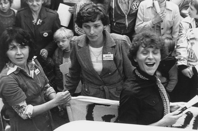Marsz głodowy kobiet w Łodzi 25 licpa 1981 roku. W środku Lucyna Woźniak