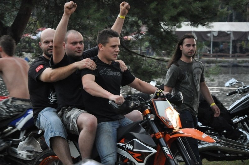 Kilkuset motocyklistów przyjechało na zlot motocyklowy do...