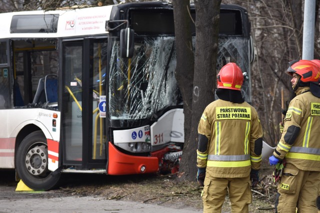 Az dziewięć osób zostało rannych w wypadku autobusu w Jastrzębiu.