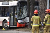 Wypadek autobusu w Jastrzębiu. "Gdy wyciągali dziecko, o mało zawału nie dostałem"