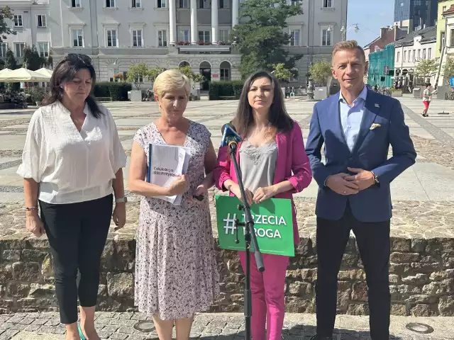 Trzecia Droga ma własne pomysły na reformę oświaty. Zaproponowali cztery postulaty. Na zdjęciu od lewej: Jolanta Tyjas, Grażyna Adydan, Ewelina Bień i Rafał Kasprzyk. Więcej na kolejnych zdjęciach