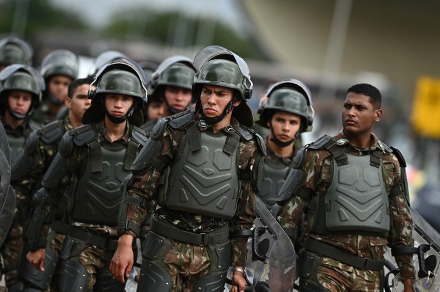 Ministerstwo sprawiedliwości Brazylii wydłużyło w środę okres stacjonowania w Brasilii Sił Narodowych do 19 stycznia br.