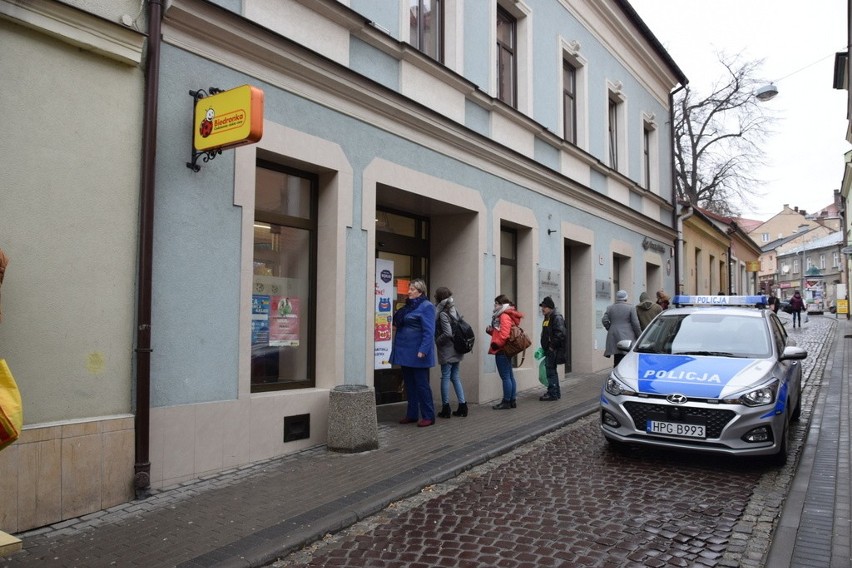 "Biedronki" w Tarnowie i okolicy zamknięte do odwołania przez alarm bombowy [AKTUALIZACJA]