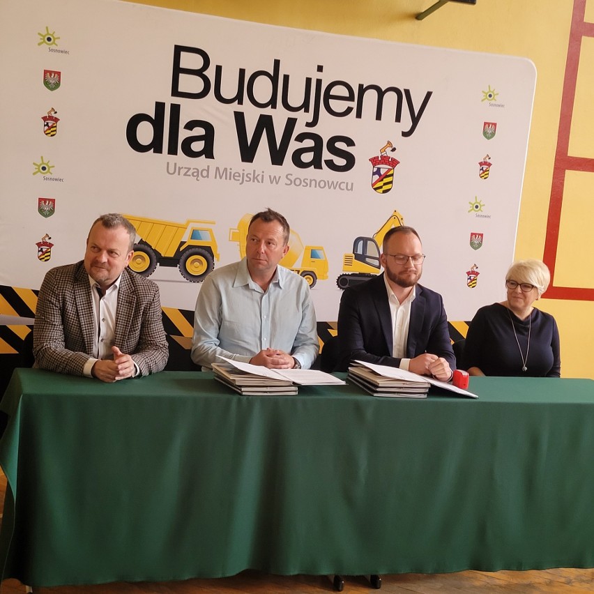 Podpisanie umów dotyczących budowy trzech hal sportowych w Sosnowcu