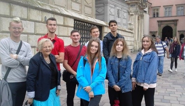 Młodzież z Teatru Zamczysko i członkowie stowarzyszenia zwiedzili między innymi Muzeum Sztuki oraz Teatr Miejski.