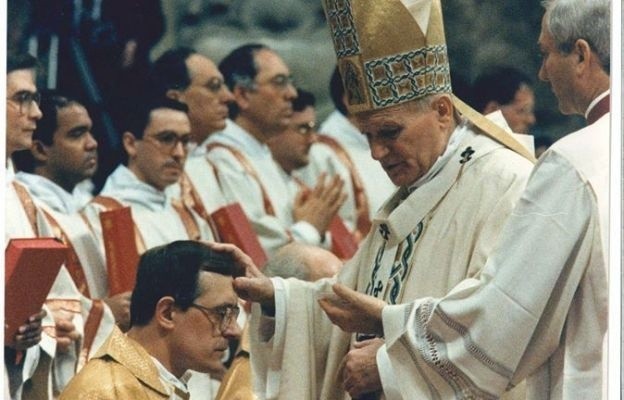 Jan Paweł II konsekruje Edwarda Dajczaka na biskupa