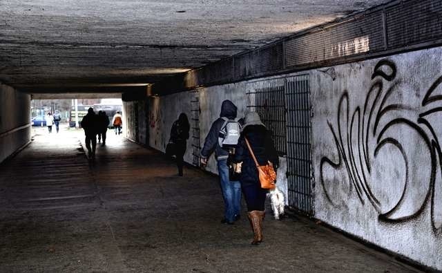 Podziemne przejście przy ulicy Poznańskiej - to jedno z wielu miejsc, przed którymi ostrzegają internauci