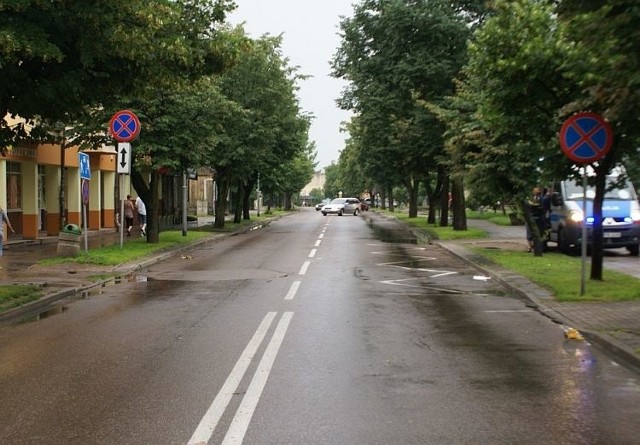 Siedmiolatek wbiegł na jezdnię na ulicy Emilii Plater w Suwałkach