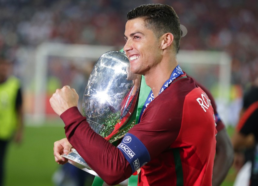 Mistrzem Europy 2016 zostali Portugalczycy, którzy po...