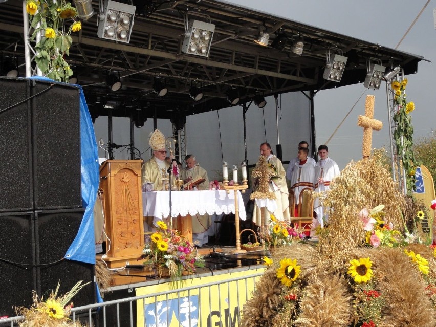 Pruszowice 2014: Dożynki gminy Dlugołęka mokre, ale roztańczone (ZDJĘCIA)