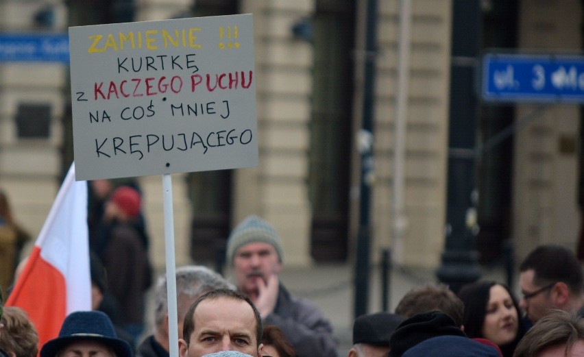 Komitet Obrony Demokracji manifestował w Lublinie. "Beata opublikuj!" [ZDJĘCIA, WIDEO]