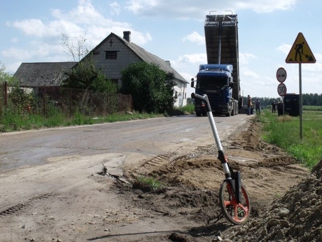 Droga w Strzałkach w gminie Kadzidło jest już widoczna