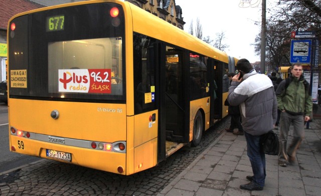 28.12.2011 gliwice autobus kzk gop przednie drzwi bilety fot. mikolaj suchan / polskapresse