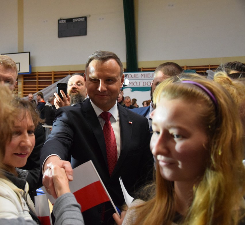 Prezydent Andrzej Duda wygrał pierwszą turę wyborów...