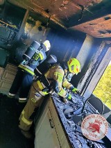 Groźny pożar w Miedzichowie. Palił się budynek jednorodzinny. Straty wyceniono na około 260 tysięcy złotych