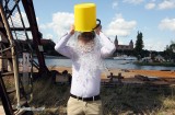 Oblewamy się wodą i wpłacamy pieniądze. 13 tys. zł dzięki Ice Bucket Challenge w Szczecinie