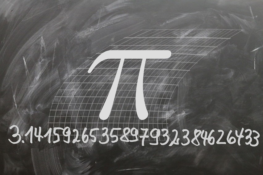 Liczba Pi to  stała matematyczna, która pojawia się w wielu...