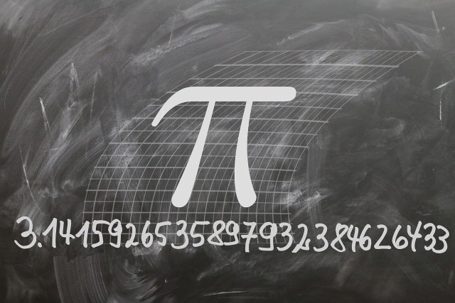 Liczba Pi to  stała matematyczna, która pojawia się w wielu działach matematyki i fizyki.